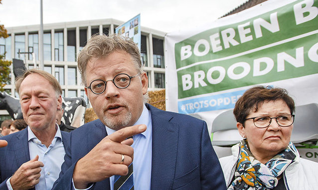 Boeren protesteren bij provinciehuis Gelderland