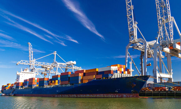 Large,Container,Vessel,Unloaded,In,Port,Of,Rotterdam